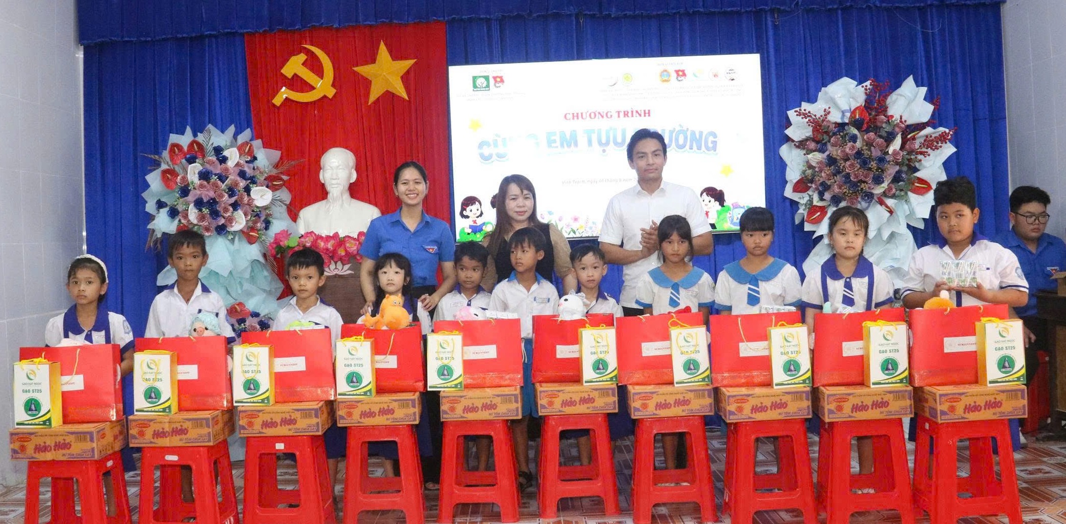 Đoàn các cơ quan Đảng tỉnh tổ chức Chương trình "cùng em tựu trường năm 2026"
