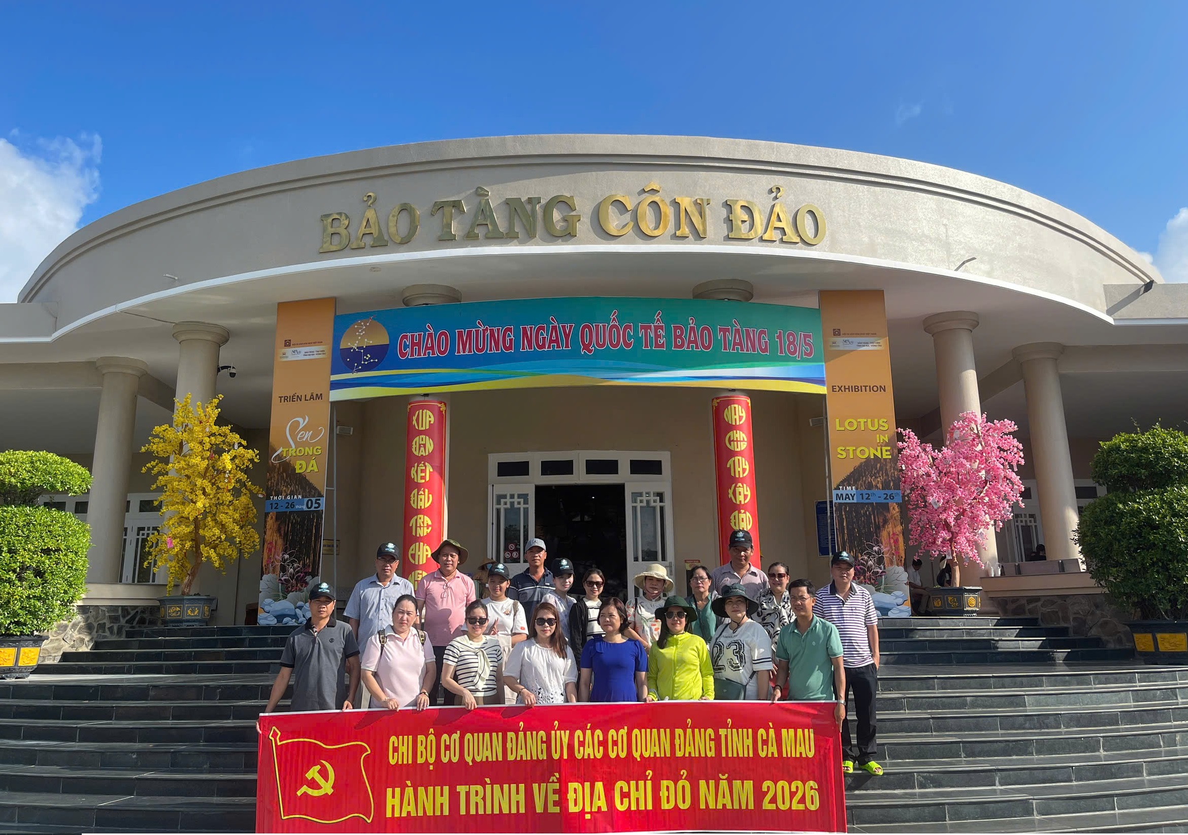 Chi bộ cơ quan Đảng ủy các cơ quan Đảng tỉnh tổ chức hành trình về địa chỉ đỏ tại Côn Đảo